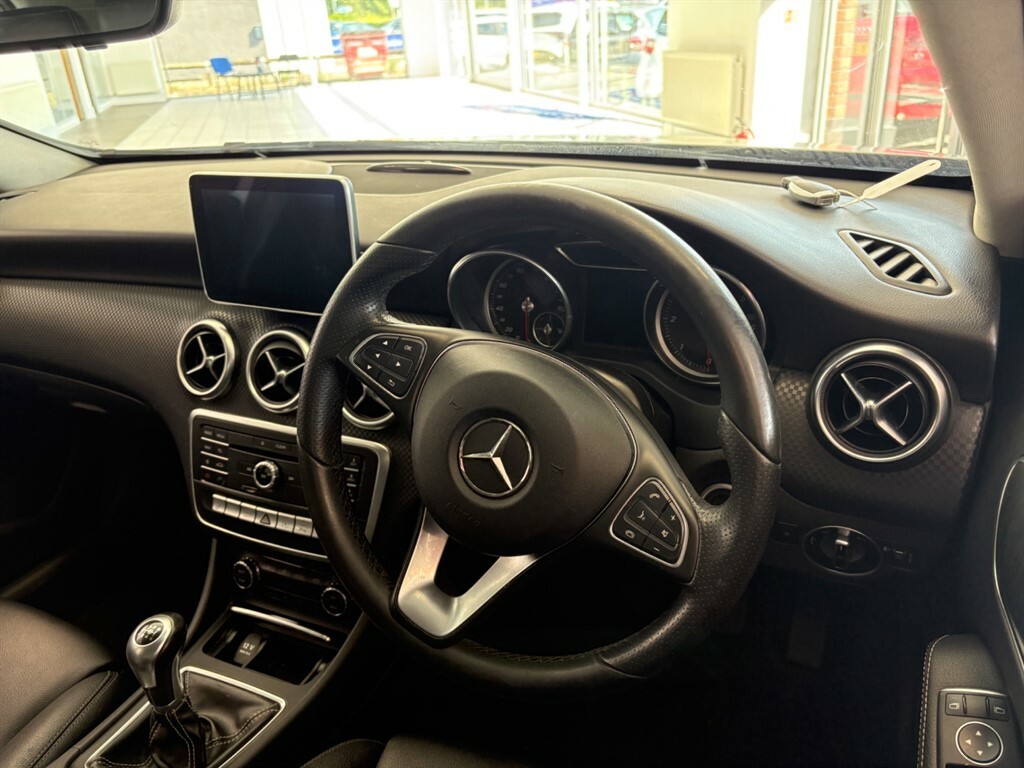 Mercedes-Benz 200 Hatchback Black #5