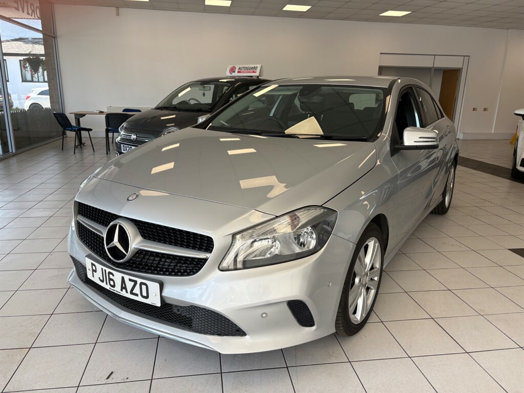 Mercedes-Benz 200 Hatchback Black #1