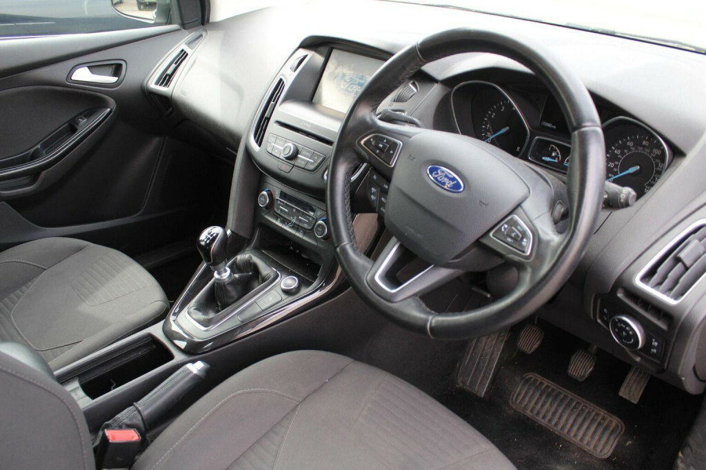 Ford Focus Hatchback 1.0T Ecoboost Titanium Euro 6 Ss BF66HKK Grey #4