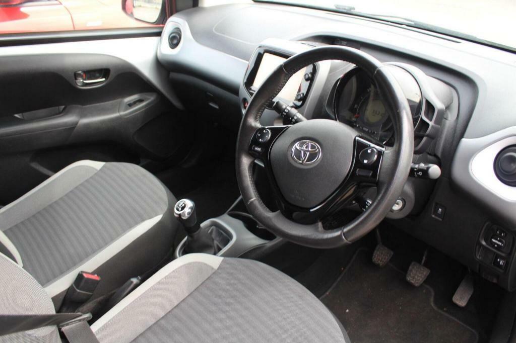 Toyota Aygo Hatchback 1.0 Vvt-i X-plore Euro 6 201919 FN19TTZ Silver #4