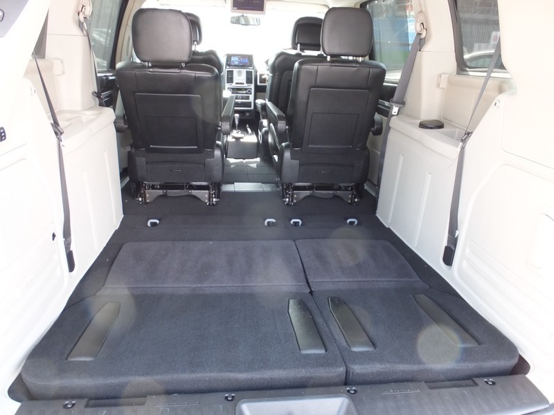 Chrysler Grand Voyager Limited Crd Silver #17