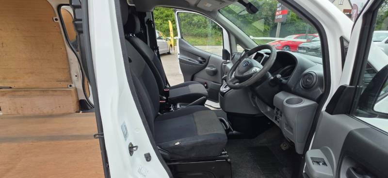 Nissan e-NV200 Combi White #16