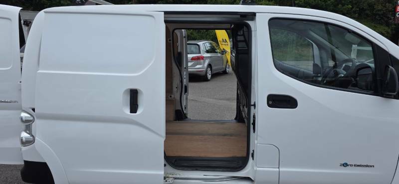 Nissan e-NV200 Combi White #13