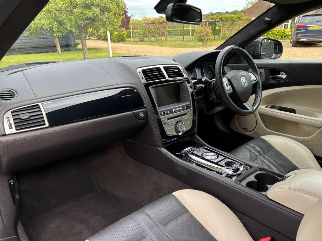 Jaguar XK V8 Former Keepers-low White #14