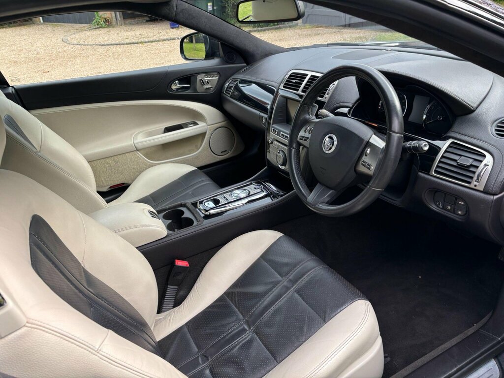 Jaguar XK V8 Former Keepers-low White #27