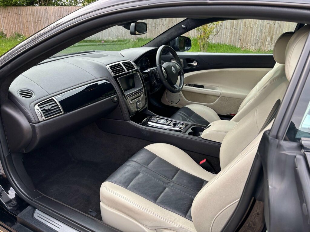 Jaguar XK V8 Former Keepers-low White #24