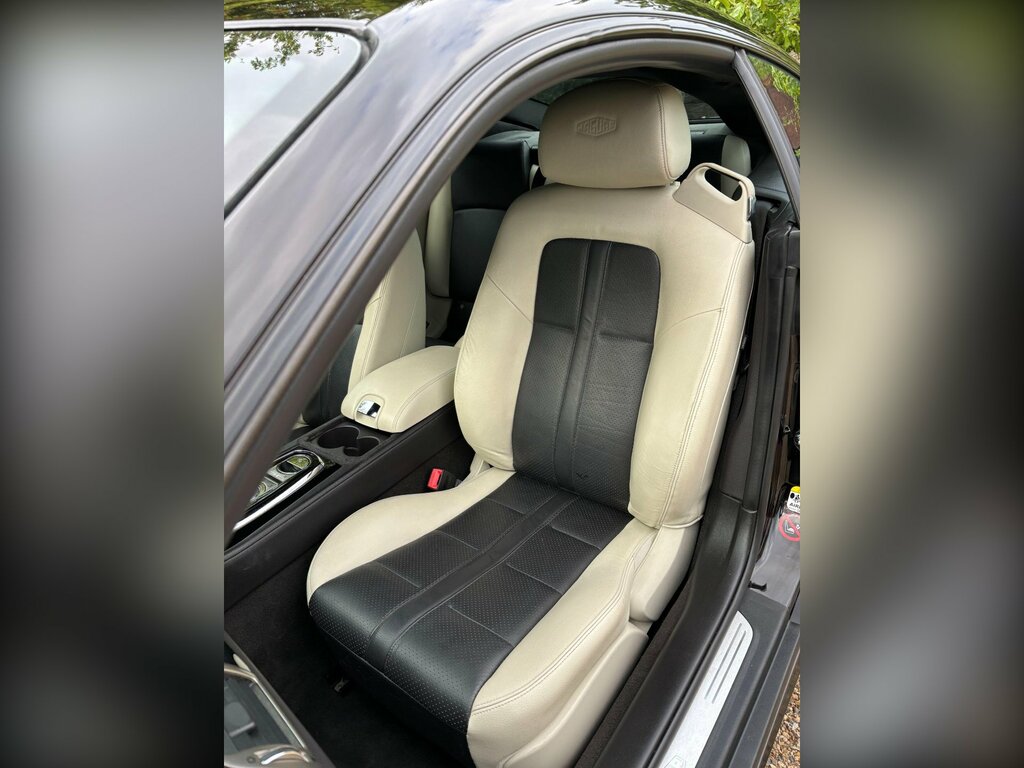 Jaguar XK V8 Former Keepers-low White #23