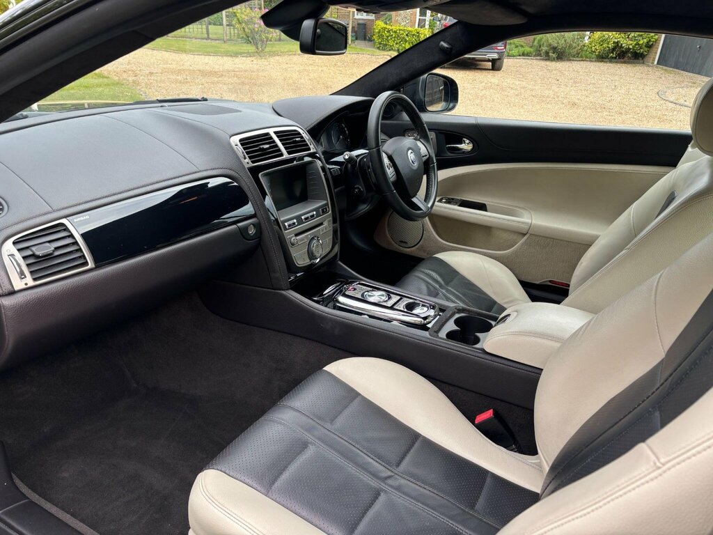 Jaguar XK V8 Former Keepers-low White #26