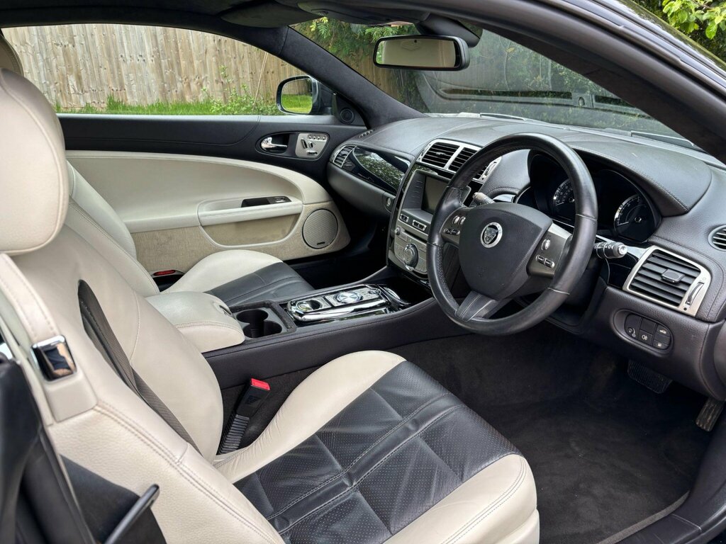 Jaguar XK V8 Former Keepers-low White #16