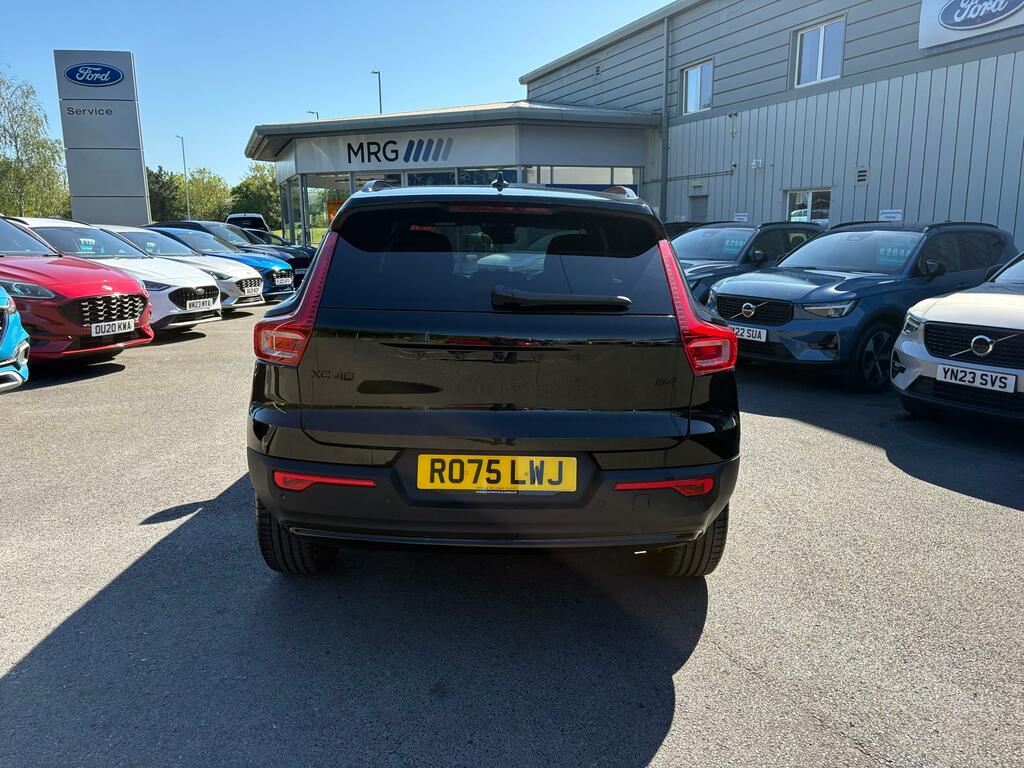 Volvo XC40 2.0 B4p Plus Black Edition RO75LWJ Black #4