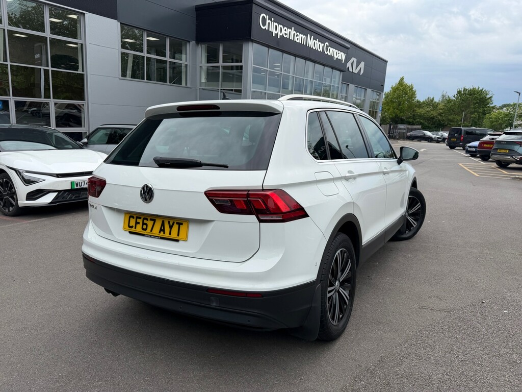 Volkswagen Tiguan 2.0 Tdi 150 Se Nav Dsg CF67AYT White #4