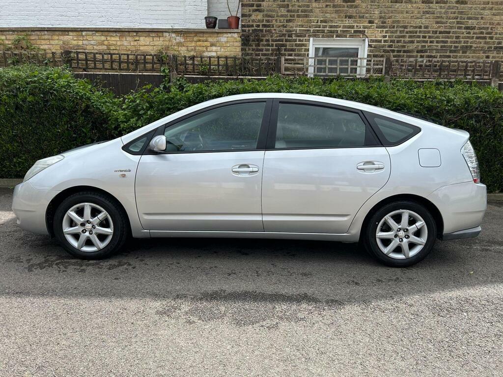 Toyota Prius 1.5 T4 Cvt Silver #6
