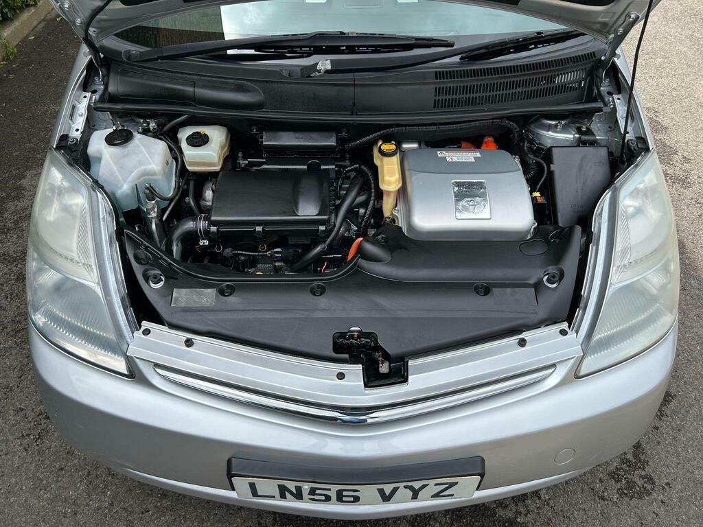 Toyota Prius Black #8