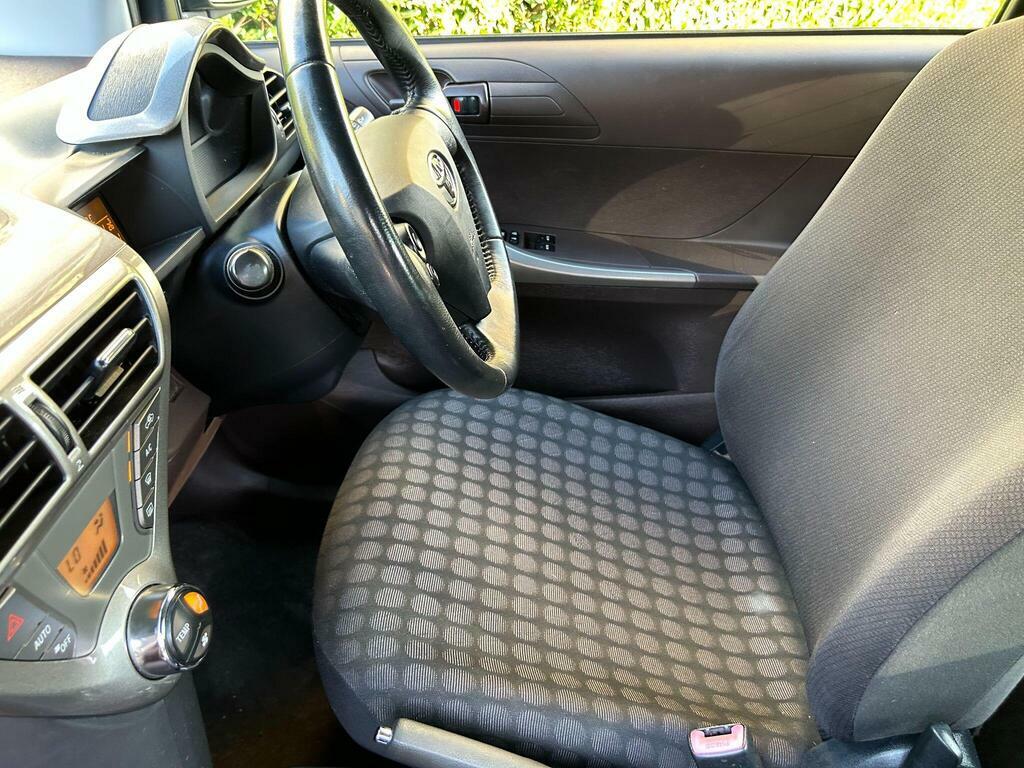 Toyota IQ 1.0 Vvt-i Hatchback White #23