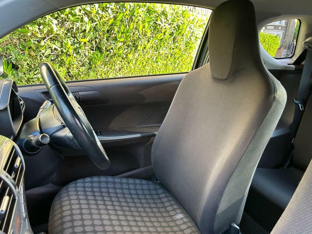 Toyota IQ 1.0 Vvt-i Hatchback White #22