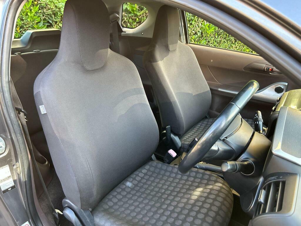 Toyota IQ 1.0 Vvt-i Hatchback White #21