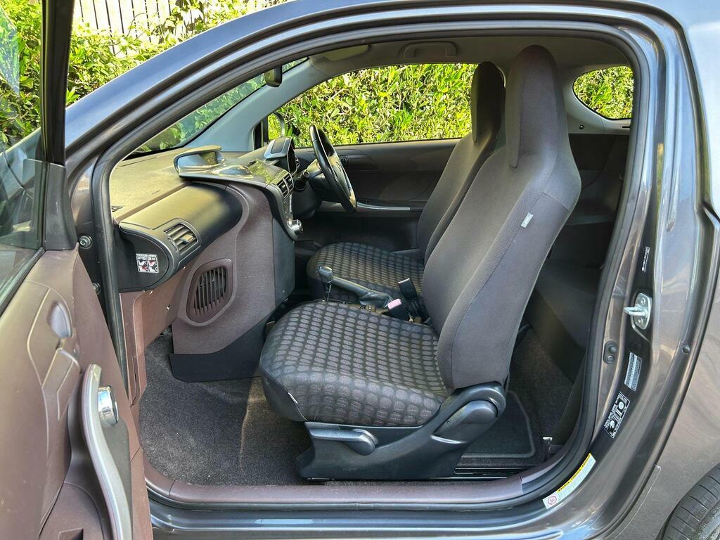 Toyota IQ 1.0 Vvt-i Hatchback White #16