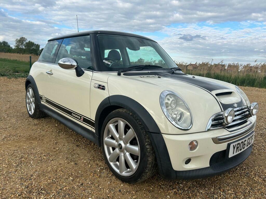 Mini Hatch Mini One White #1