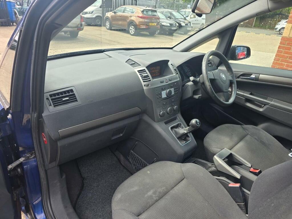 Vauxhall Zafira Silver #15