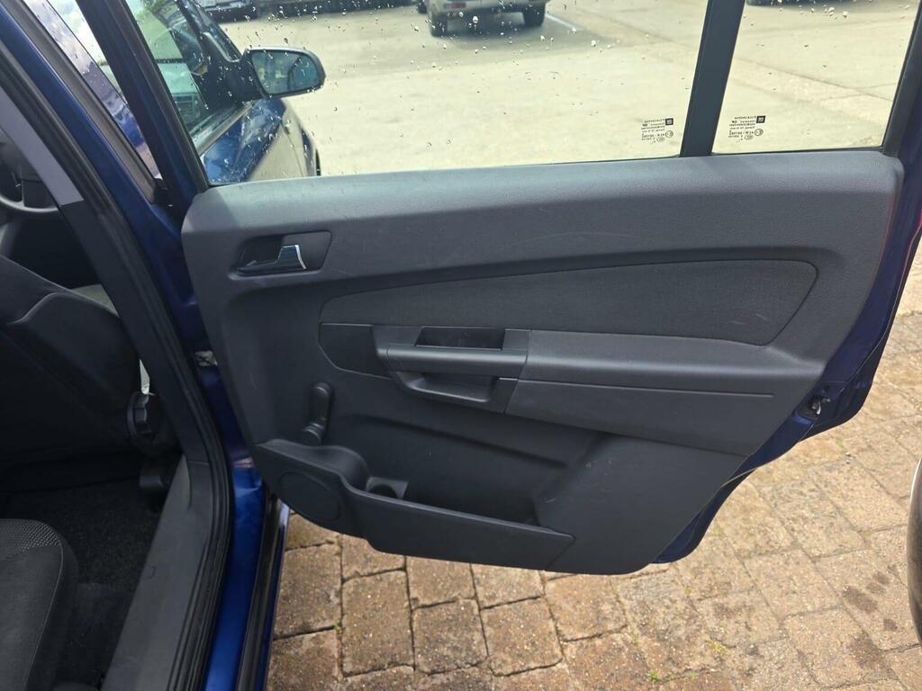 Vauxhall Zafira Silver #8