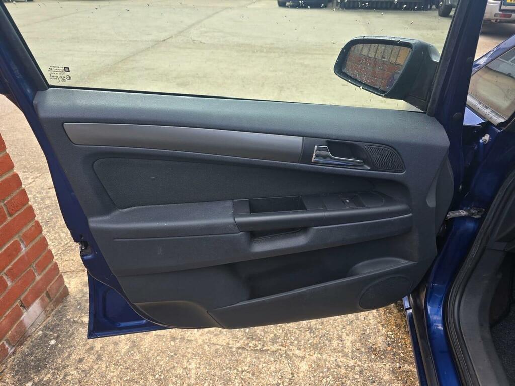 Vauxhall Zafira Silver #14