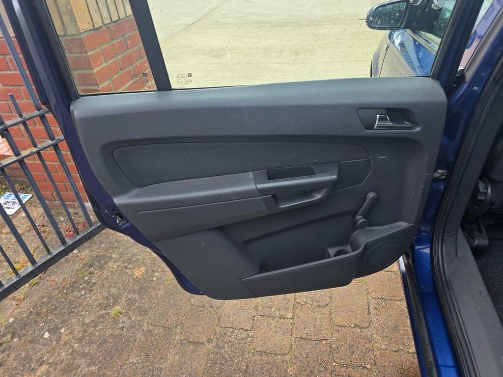 Vauxhall Zafira Silver #13