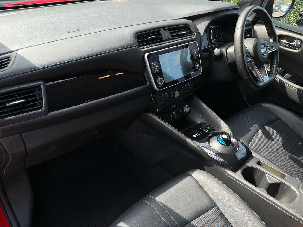 Nissan Leaf 39Kwh N-connecta Hatchback 150 DU22ATK Red #2