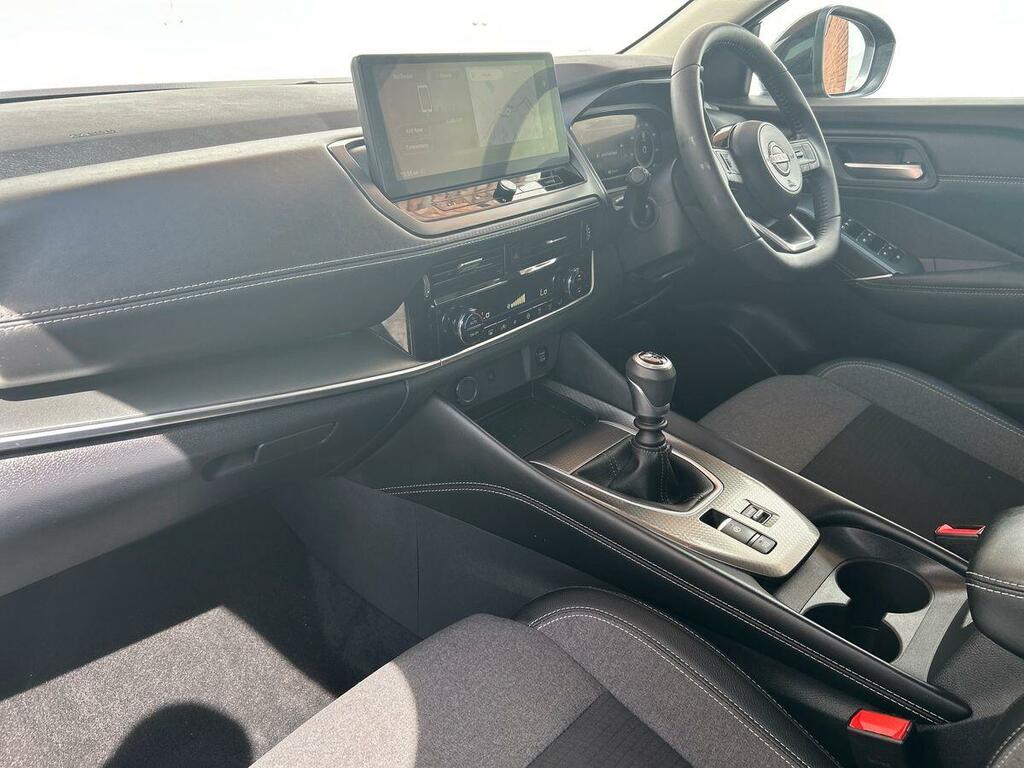 Nissan Qashqai 1.3 Dig-t Mhev N-connecta Suv Hybrid Ma DY75YFB Black #2