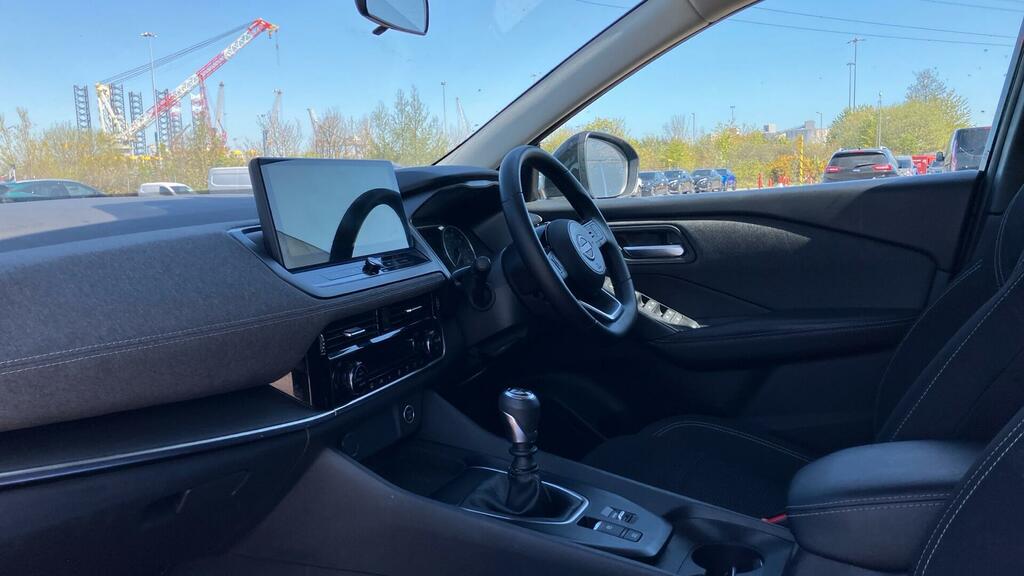 Nissan Qashqai 1.3 Dig-t Mhev Acenta Premium Suv Hybri OW25TSX Black #2