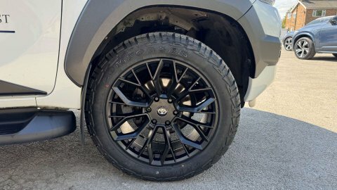 Toyota HILUX 2.8 Hi-lux Invincible DN22BHJ White #2