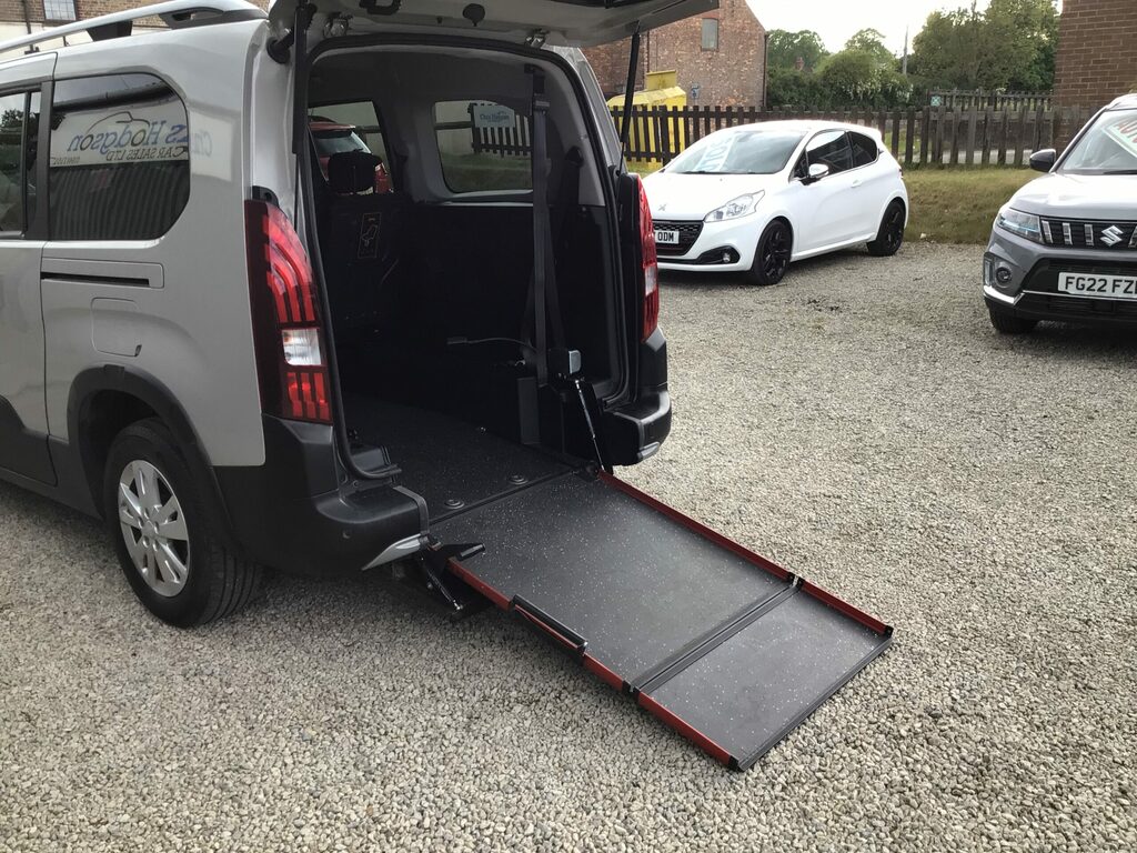Peugeot Rifter 1.5 130 Bhp 5 Seats One Owner Only 54 817 SF69HVX Beige #2