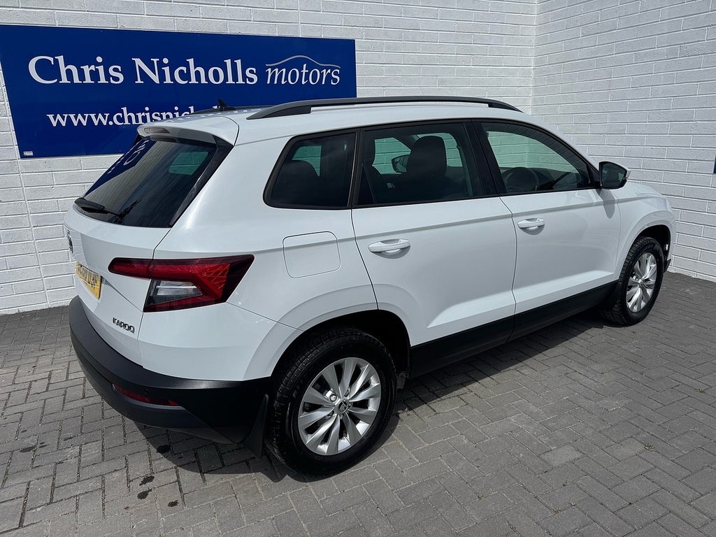 Skoda Karoq Tsi Se Nav Plus White #2