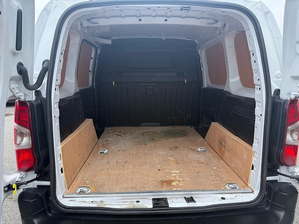 Peugeot Partner Bluehdi 1000 Professional Premium CJ23KBX White #6