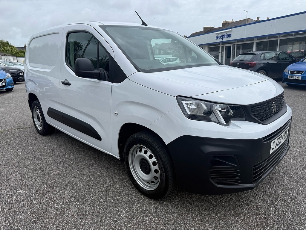 Peugeot Partner Bluehdi 1000 Professional Premium CJ23KBX White #2