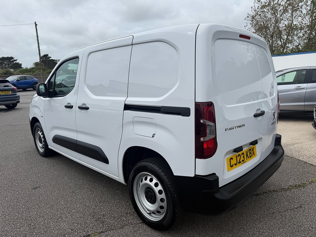 Peugeot Partner Bluehdi 1000 Professional Premium CJ23KBX White #5