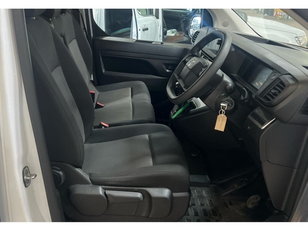 Vauxhall Vivaro Turbo D Prime DT24XNZ White #4