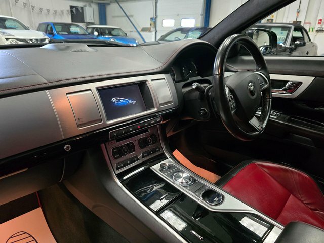 Jaguar XF 3.0D S V6 Portfolio Sportbrake Euro 5 S S 5 Grey #2