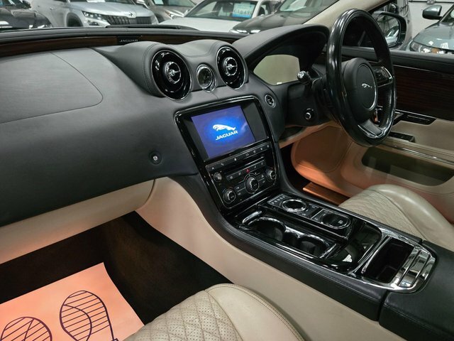 Jaguar XJ 3.0D V6 Portfolio Euro 6 S S OV17UJZ Black #2