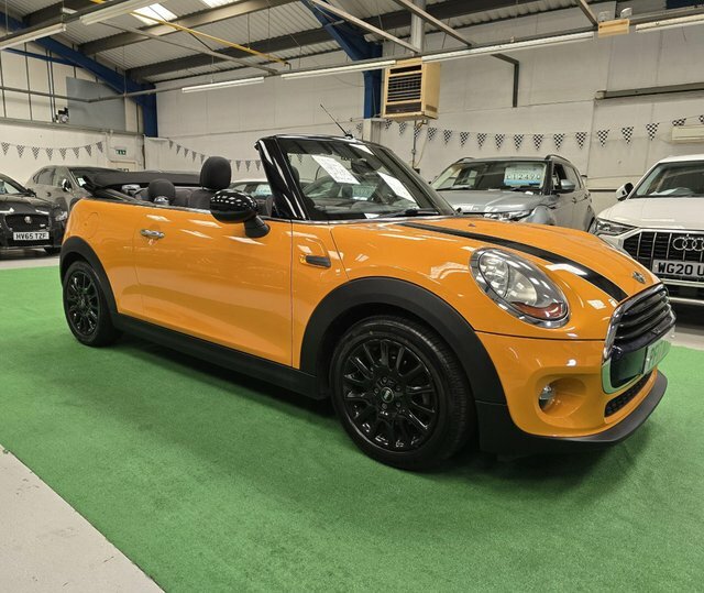 Mini Convertible 1.5 Cooper Euro 6 S S Orange