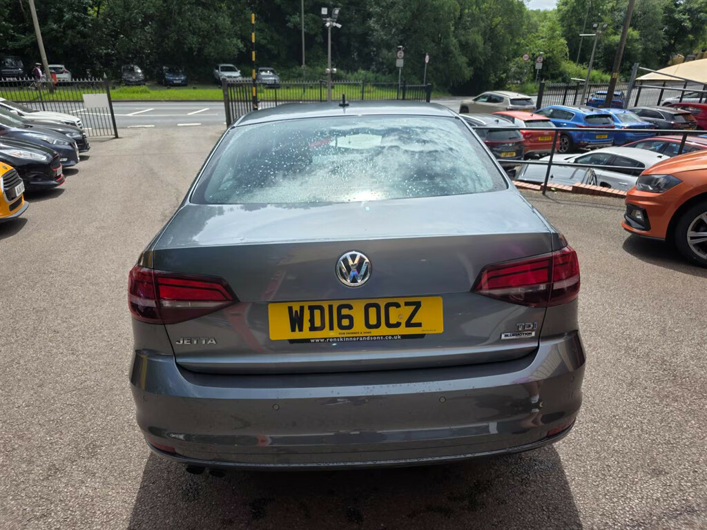Volkswagen Jetta Se Tdi Bluemotion Technology Saloon Grey #4