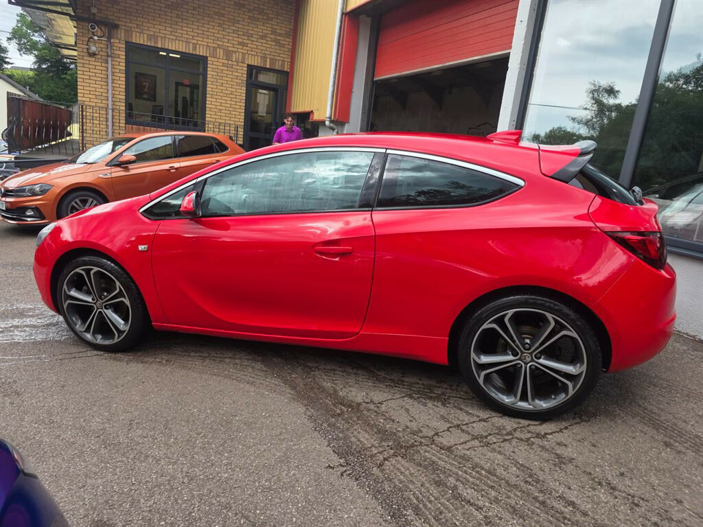 Vauxhall Astra GTC Limited Edition S S Hatchback Red #6