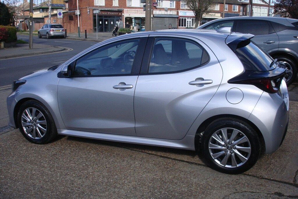 Toyota Yaris 1.5 Self Charging Hybrid Icon KP72FNF Silver #3