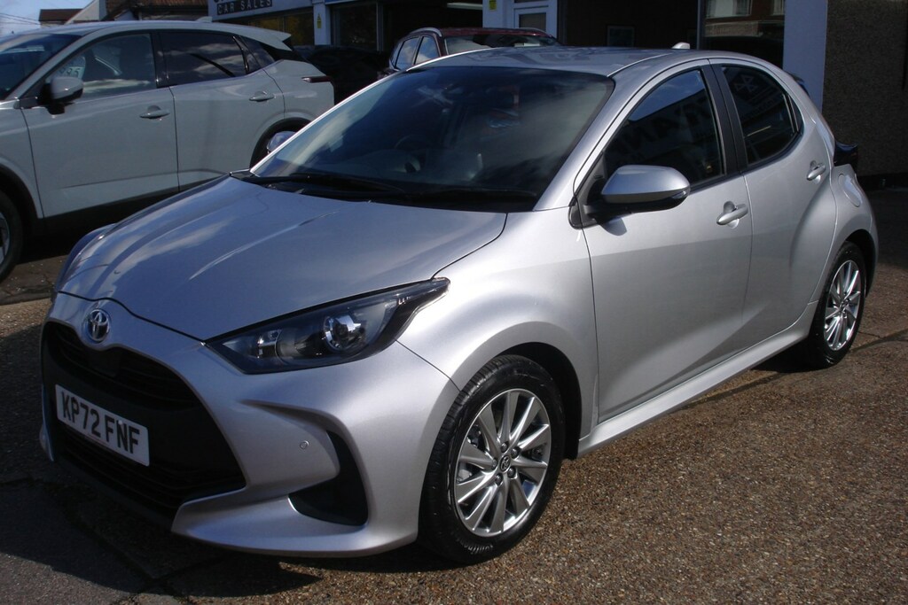 Toyota Yaris 1.5 Self Charging Hybrid Icon Silver