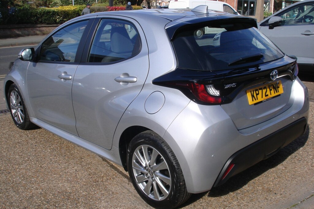 Toyota Yaris 1.5 Self Charging Hybrid Icon KP72FNF Silver #4