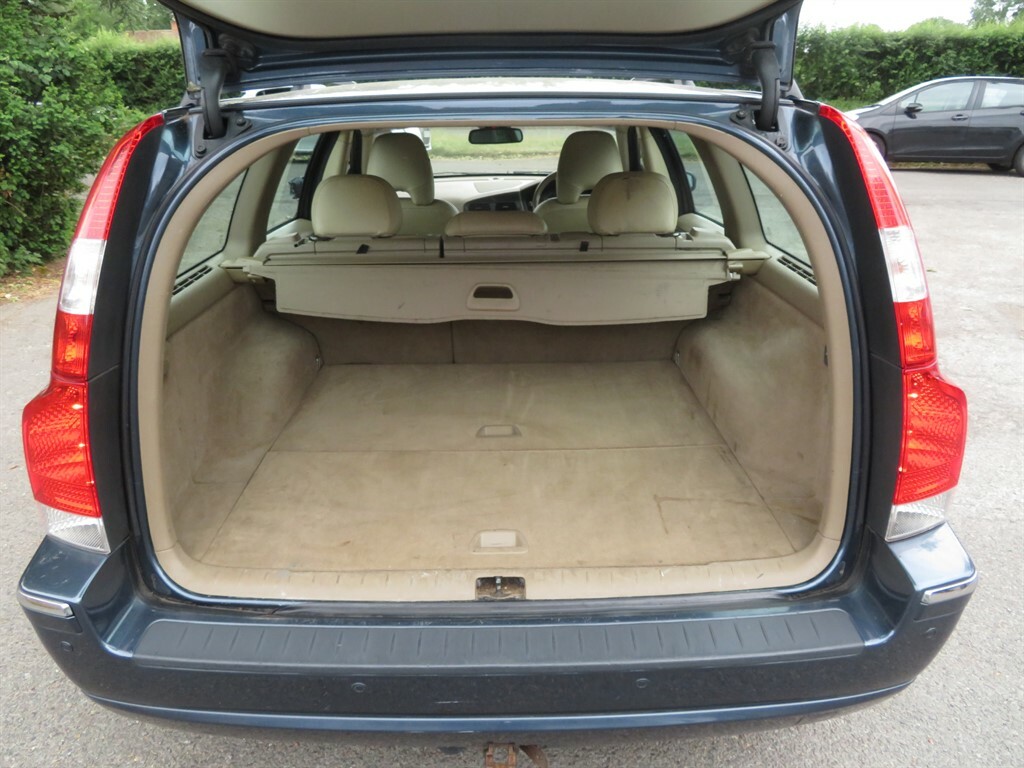 Volvo V70 2.4 Se D5 183 Bhp Silver #11