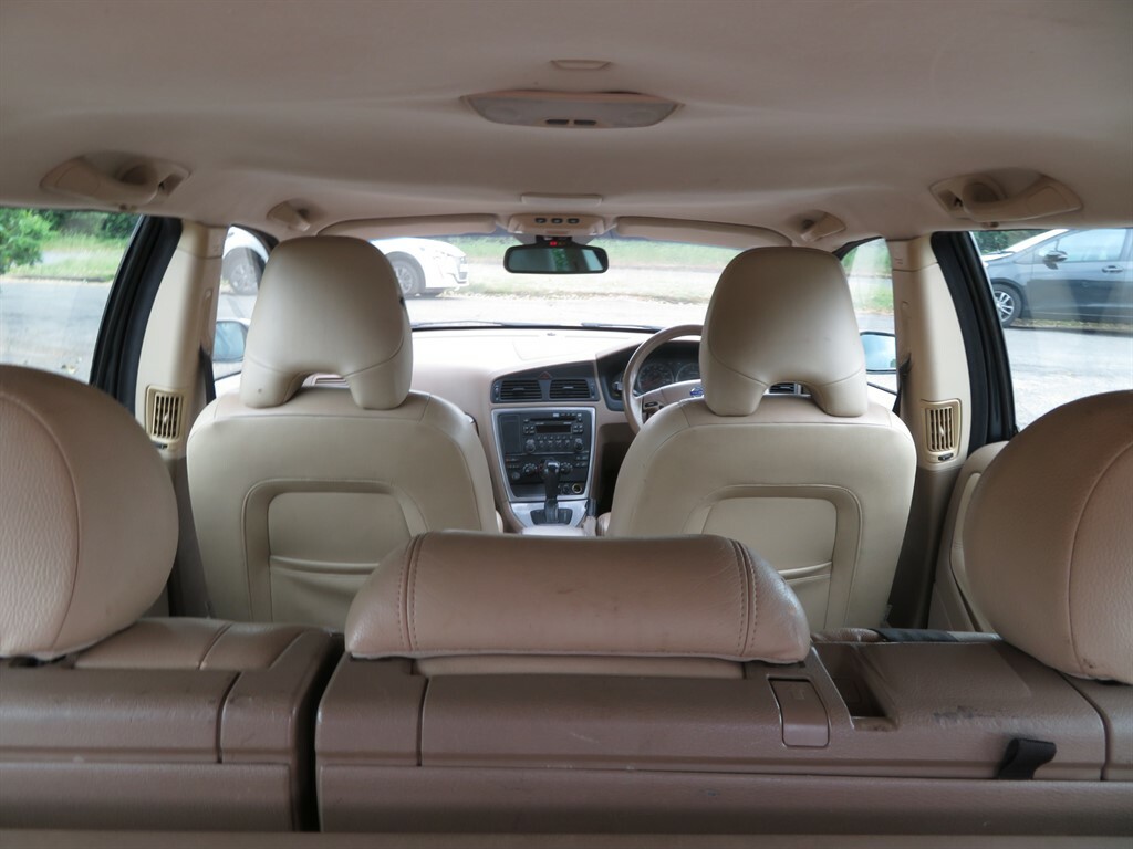 Volvo V70 2.4 Se D5 183 Bhp Silver #12
