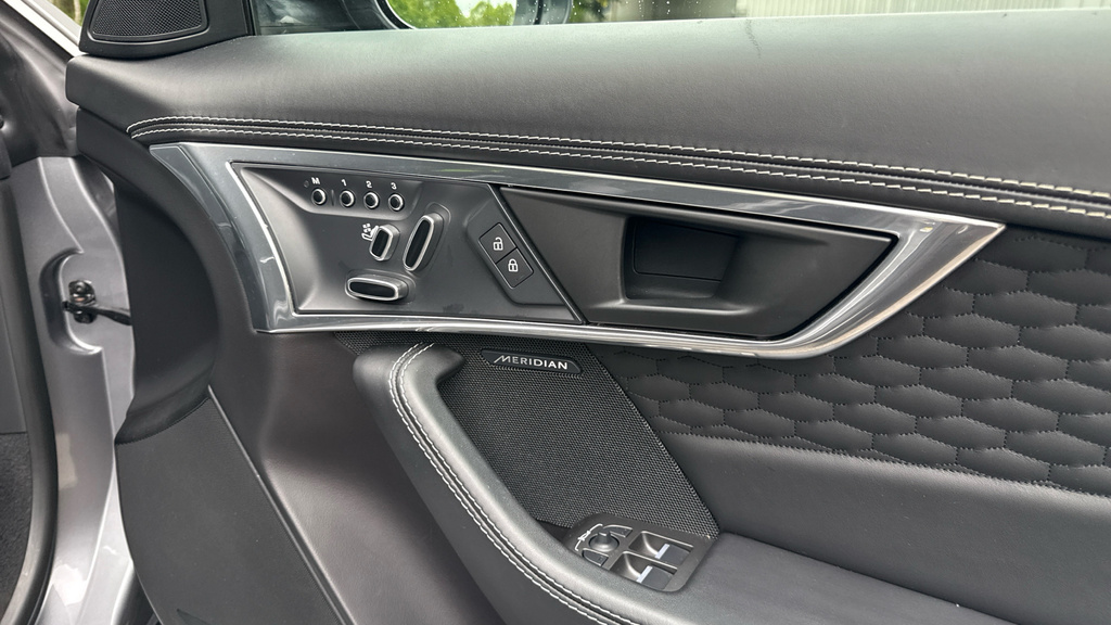 Jaguar F-Type V6 R-dynamic U3355 Ulez White #34