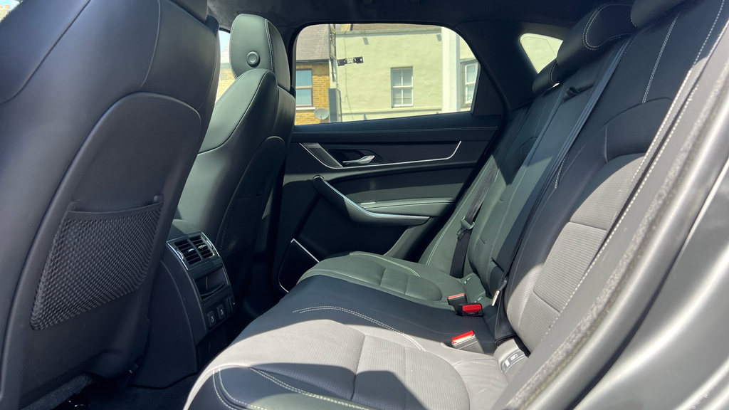 Jaguar F-Pace R-dynamic Se Black Blue #24