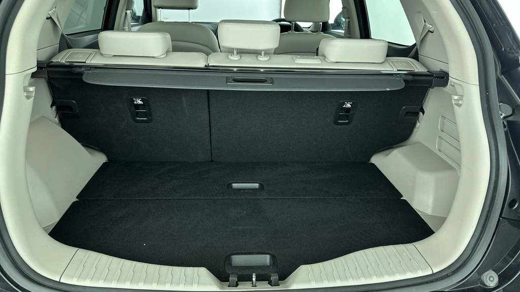 SsangYong Tivoli 1.2P Ventura White #23