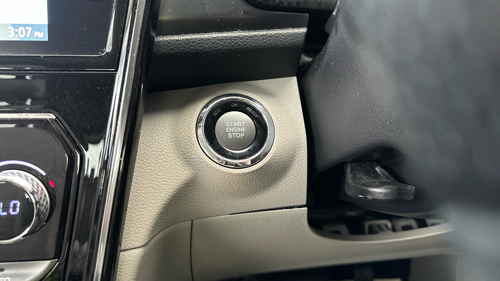 SsangYong Tivoli 1.2P Ventura White #18